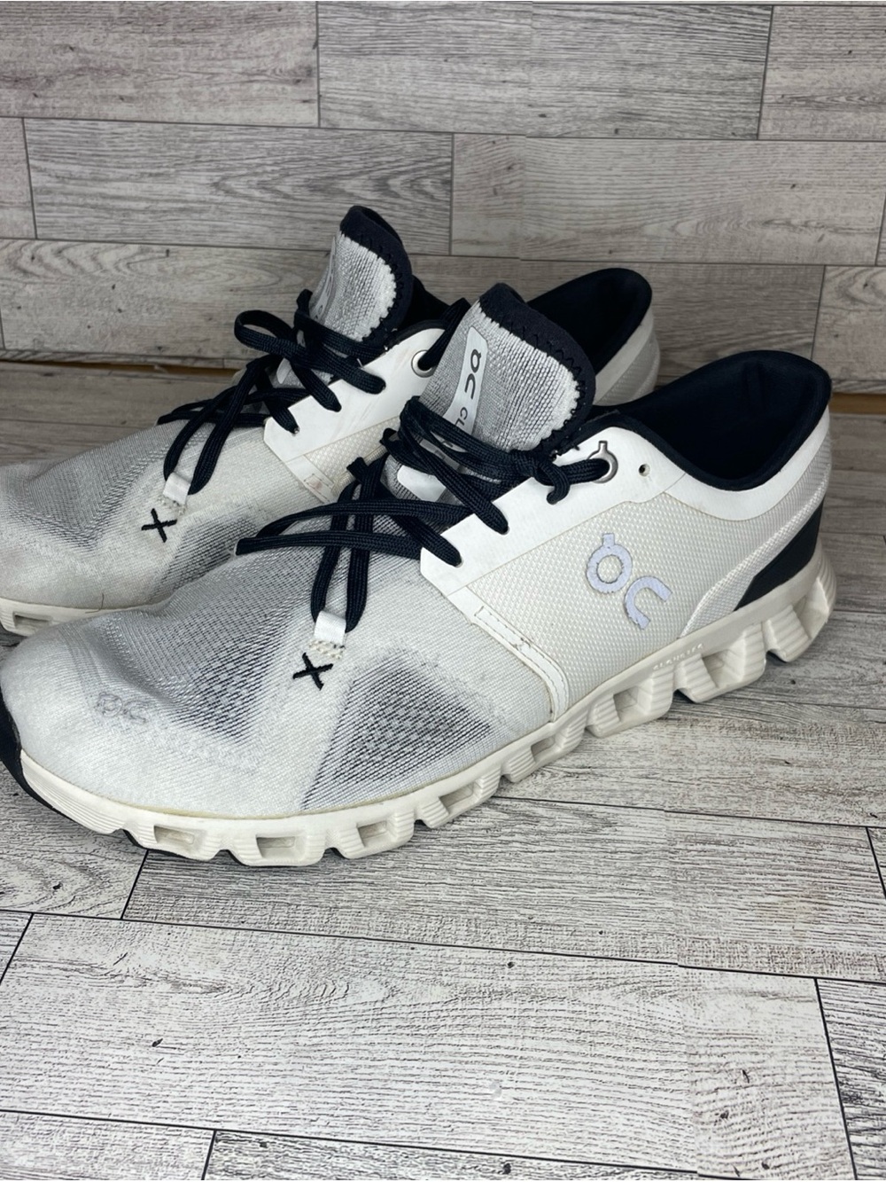 On Cloud Woman’s  Running Shoes - White/Black